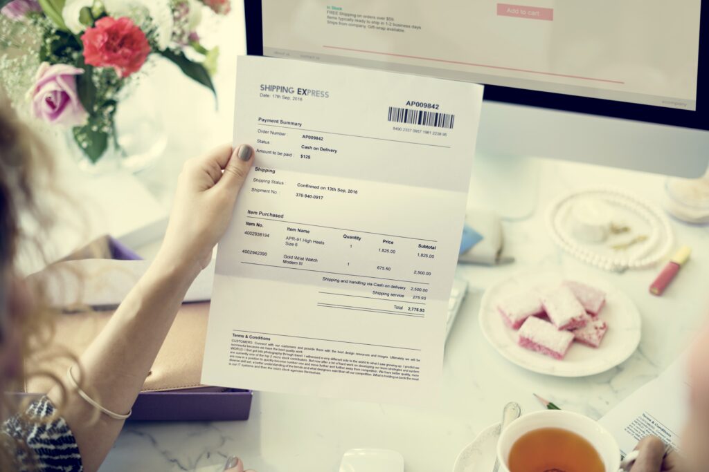 Formulario para adjuntar tu factura de luz y gas para obtener un análisis personalizado de ahorro energético y soluciones con placas solares.