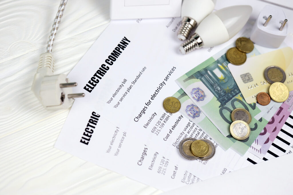 Cómo instalar paneles solares para lograr facturas de la luz baratas: Guía completa